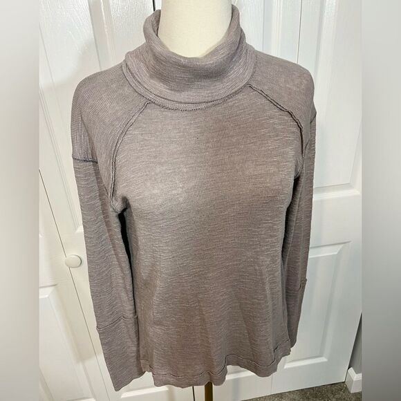 We the Free People Gray Split Back Turtleneck - Picture 4 of 10